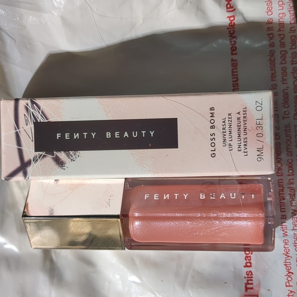 Fenty Beauty Gloss Bomb Universal Lip Luminizer - FU$$Y